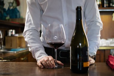 sommelier şarap tadımı