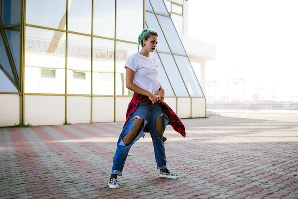 Jovem mulher atraente — Fotografia de Stock