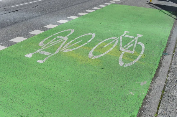 Línea de bicicleta pintada verde — Foto de Stock