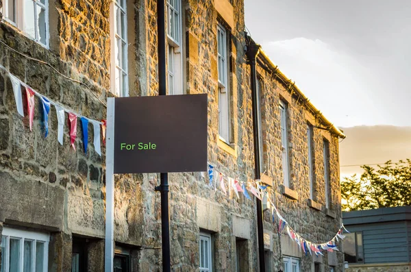 Traditional Terraced Houses on Sale — Stock Photo, Image