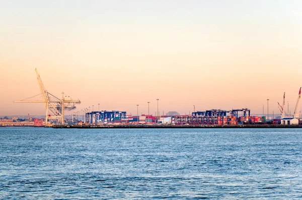 Porto comercial em Dawn — Fotografia de Stock