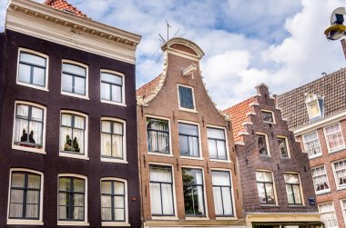 Geleneksel tuğla binalar Amsterdam