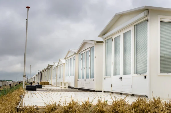 Row of White Mobile Homes and Cloudy Sky — Stock Photo, Image