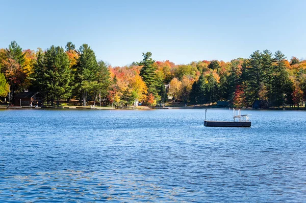 秋の山湖 — ストック写真