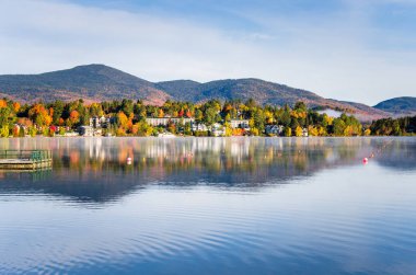 Güzel Köyü, Lake Placid soğuk bir sonbahar sabahı