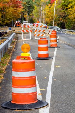 Trafik konileri Roadworks sitesinde