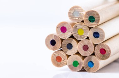 Alt renkli ahşap kalemler