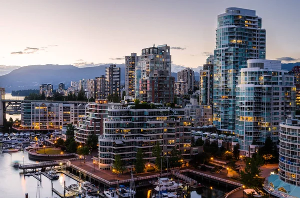 Vue du centre-ville de Vancouver au crépuscule — Photo