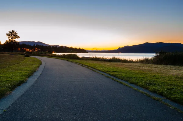 Chemin de la côte vide au crépuscule — Photo