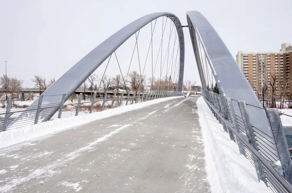 Most Dla Pieszych Jest Pusta Calgary Kanada Śnieżnego Dnia — Zdjęcie stockowe