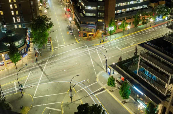 城市中心的十字路口夜景 — 图库照片