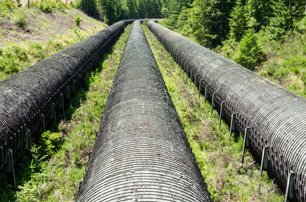 Viejas Tuberías Agua Enormes Que Llevan Agua Una Central Hidroeléctrica — Foto de Stock