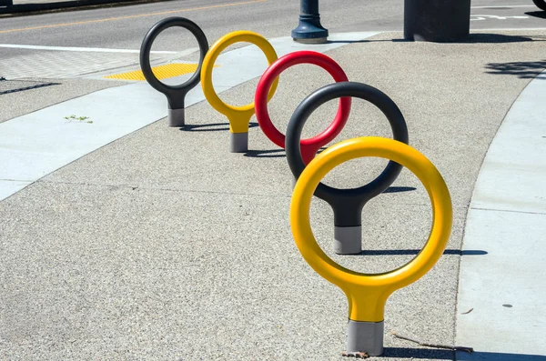 Bastidores Bicicletas Colores Redondos Pavimento — Foto de Stock