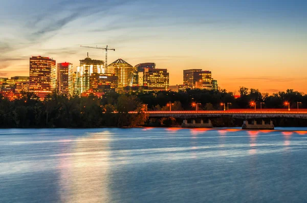 Rosslyn Business District Twilight Con Potomac River Primer Plano Washington — Foto de Stock