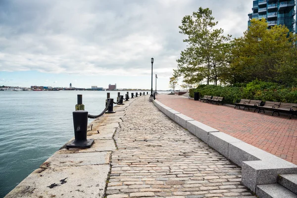 Deserted Cobbled Harbourside Footpath Una Mañana Nublada Otoño Boston — Foto de Stock