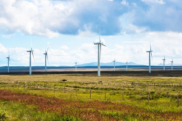 Wind Turbines Meadow Mountains Background Partly Cloudy Spring Day Scotland — 스톡 사진