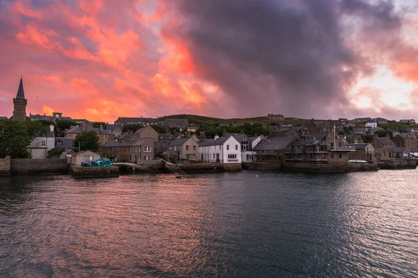 Drammatico Tramonto Una Città Costiera Della Scozia Stromness Isola Orkeny — Foto Stock