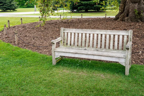 Banc Vierge Dans Parc Public Jour Printemps Londres Royaume Uni — Photo