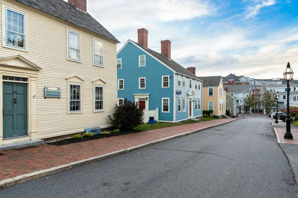 Tradicional Colorido New England Casas Separadas Longo Uma Rua Deserta — Fotografia de Stock