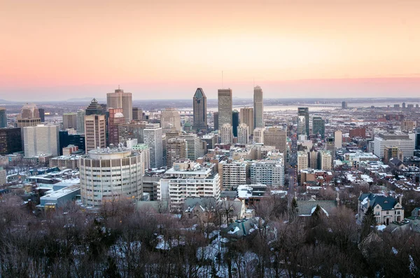 Pohled Zasněžený Montreal Centru Při Západu Slunce Zimě Pozadí Vidět — Stock fotografie