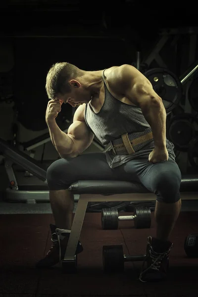 Sport. young athlete is going to do exercise with weight — Stock Photo, Image