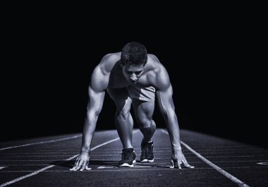 Spor. Genç atlet çizgisinde. Siyah izole