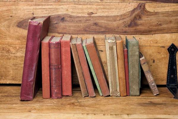 Old books on the wooden bookshelfs, vintage — Stock Photo, Image