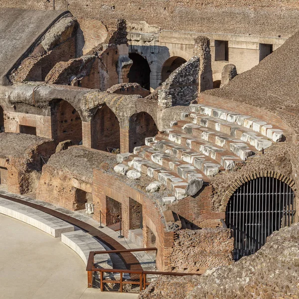 Амфитеатр Колизей в Риме — стоковое фото