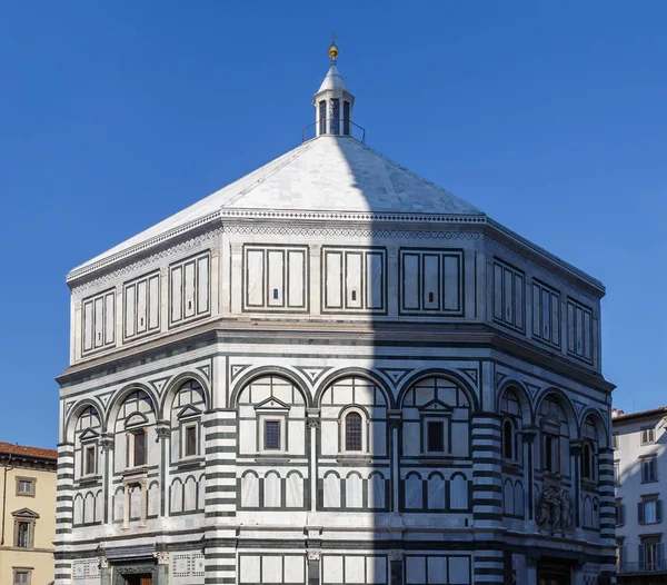 Piazza Santa Maria del Fiore Floransa'da vaftizhane görünümünü