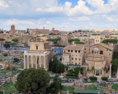 Faustina, Antoninus Pius Tapınağı ve Roma Forumu