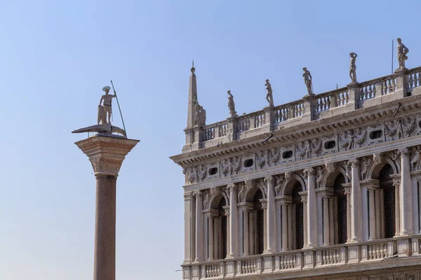 Σχετικά με την Piazza San Marco, Βενετία, στήλη του Αγίου Θεοδώρου — Φωτογραφία Αρχείου