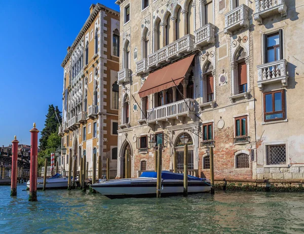 Facades Venice palazzo in the Grand Canal — Stock Photo, Image