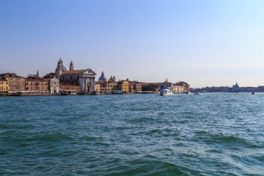 Giudecca kanal sahildeki sudan görüntülemek