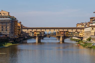 Floransa 'daki Ponte Vecchio köprüsü