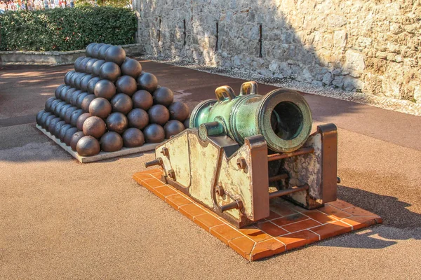 Ancient mortar on the streets of the principality of Monaco — Stock Photo, Image