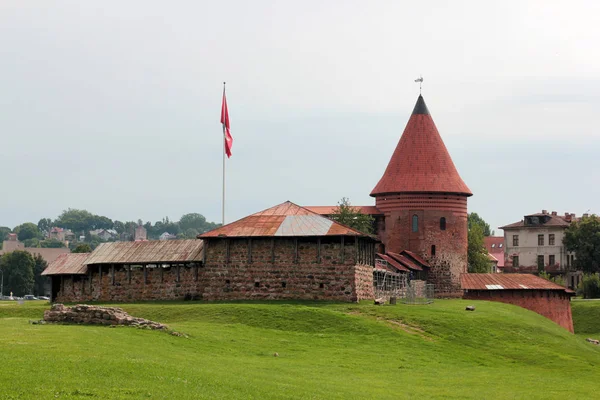 Castelo medieval em Kaunas, Lituânia durante o dia — Fotografia de Stock