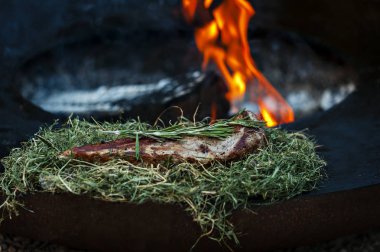 Izgara domuz eti biftek 