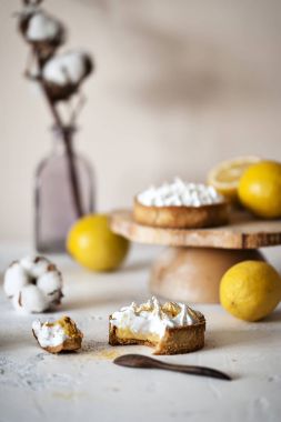 Limon kremalı tatlı tartlets 