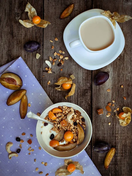 Coffee, granola with yogurt, plums — Stock Photo, Image