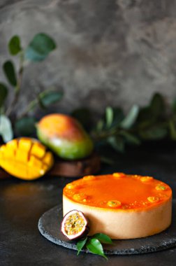 Tatlı lezzetli pasta masada.