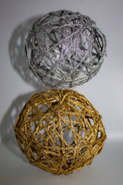 İplik, gümüş, altın, siyah arka plan yaratıcılık sanatı.