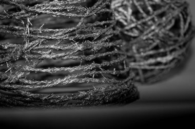 İplik, gümüş, altın, siyah arka plan yaratıcılık sanatı.