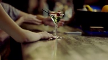 Martini cam bir kokteyl ile