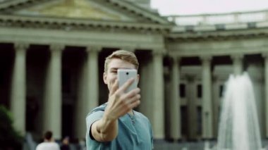 Selfie Çeşme karşı