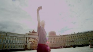 Selfie, St. Petersburg yapan mutlu adam