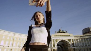 Şirin esmer alarak selfie