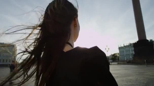 Close up portrait of a woman posing at beatiful sight — Stock Video