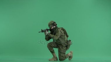 Oturma ve yeşil ekran hedefleme asker