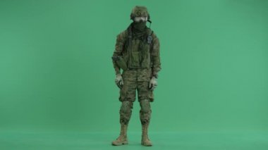 Asker geçiş ellere yeşil ekran