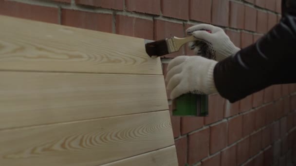 木材经过人的手绘 — 图库视频影像